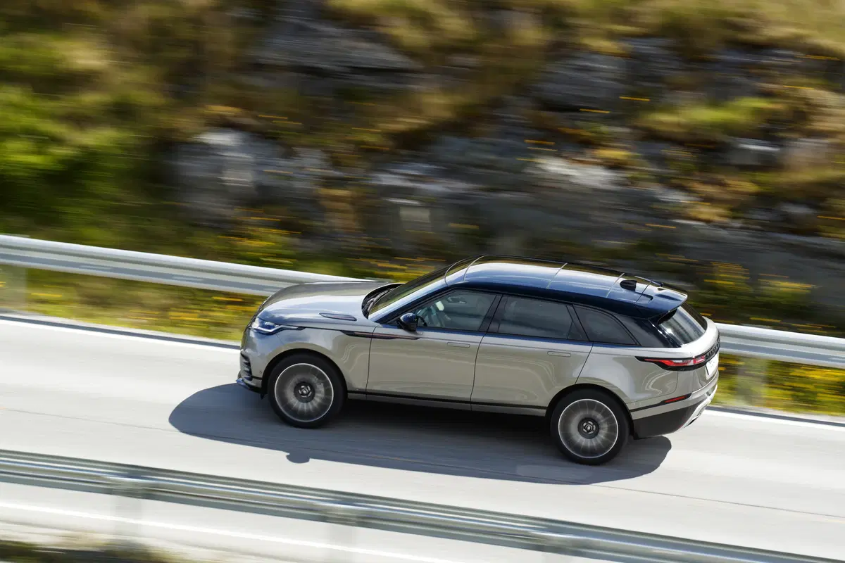 Land Rover Range Rover Velar 3.0D V6 275 CV R-Dynamic SE (35)