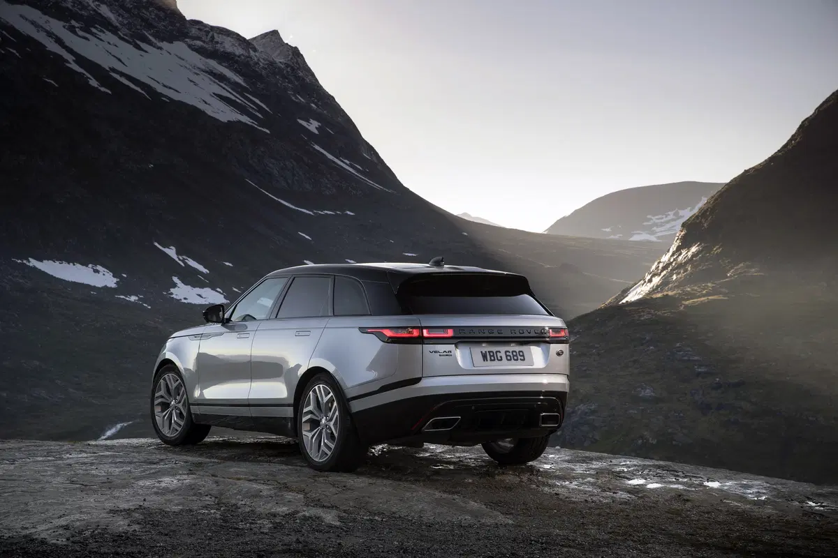 Land Rover Range Rover Velar 3.0D V6 275 CV R-Dynamic SE (44)