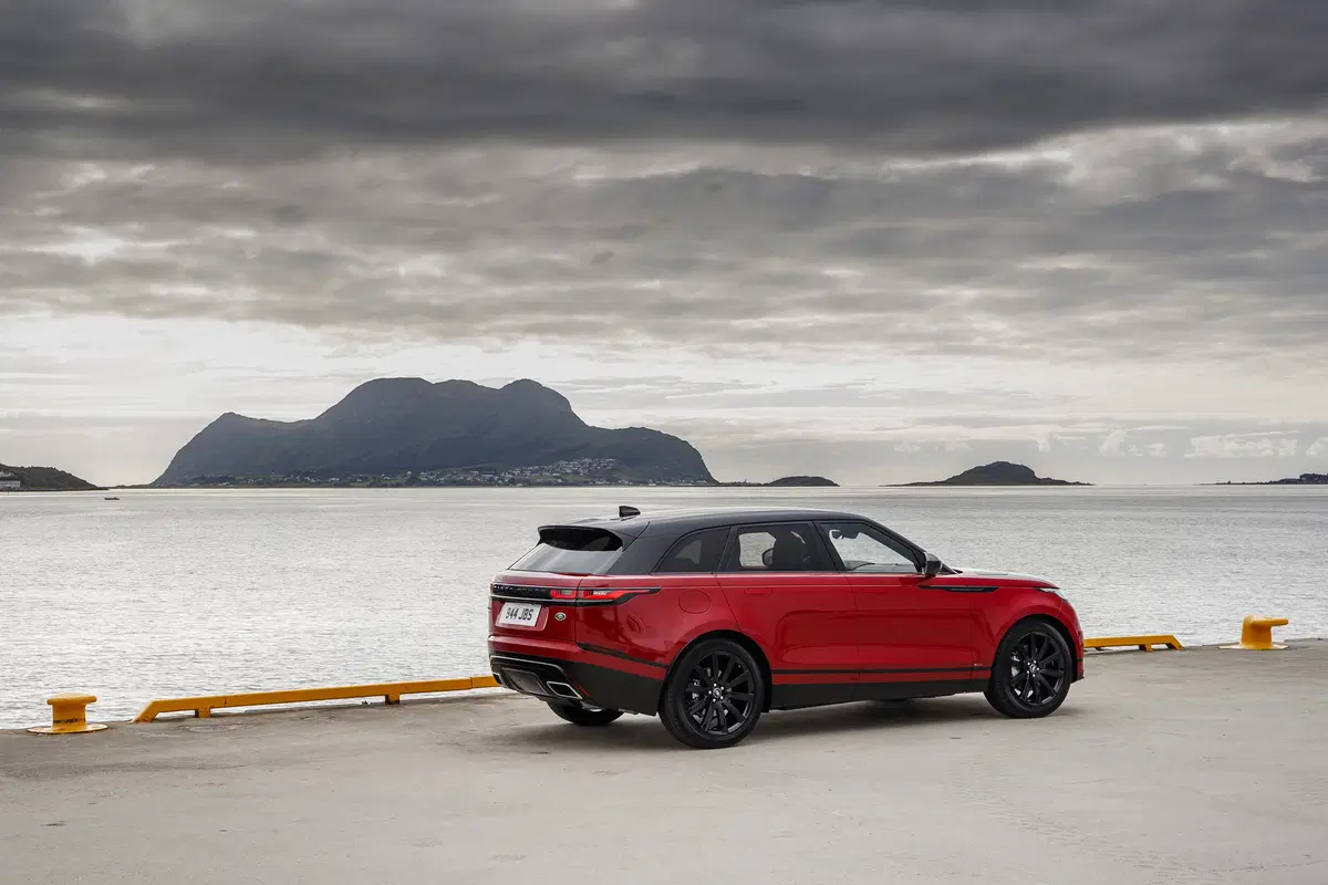 Land Rover Range Rover Velar 3.0D V6 275 CV R-Dynamic SE (33)