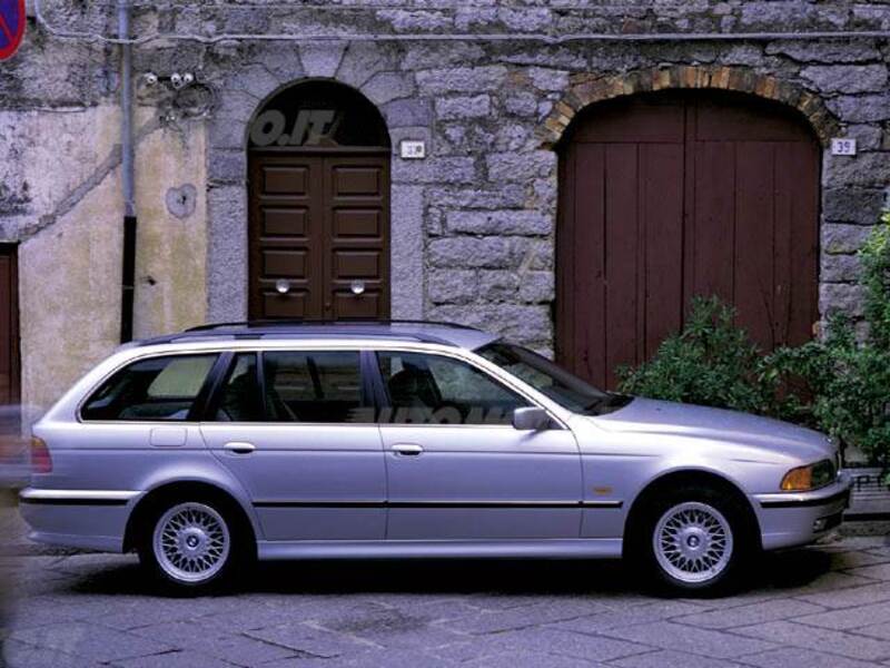 BMW Serie 5 Touring 530d 24V cat  Attiva 