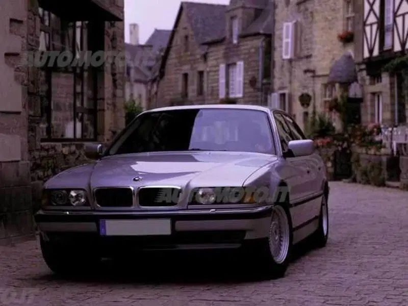 BMW Serie 7 740i 4.4 cat