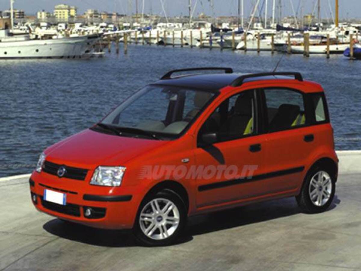 Fiat Panda 1.3 Multijet 16v 4x4, modello anno 2006-, arancione , vista  dettagliata, proiettore, proiettore, tecnica/accessorio, accessori Foto  stock - Alamy