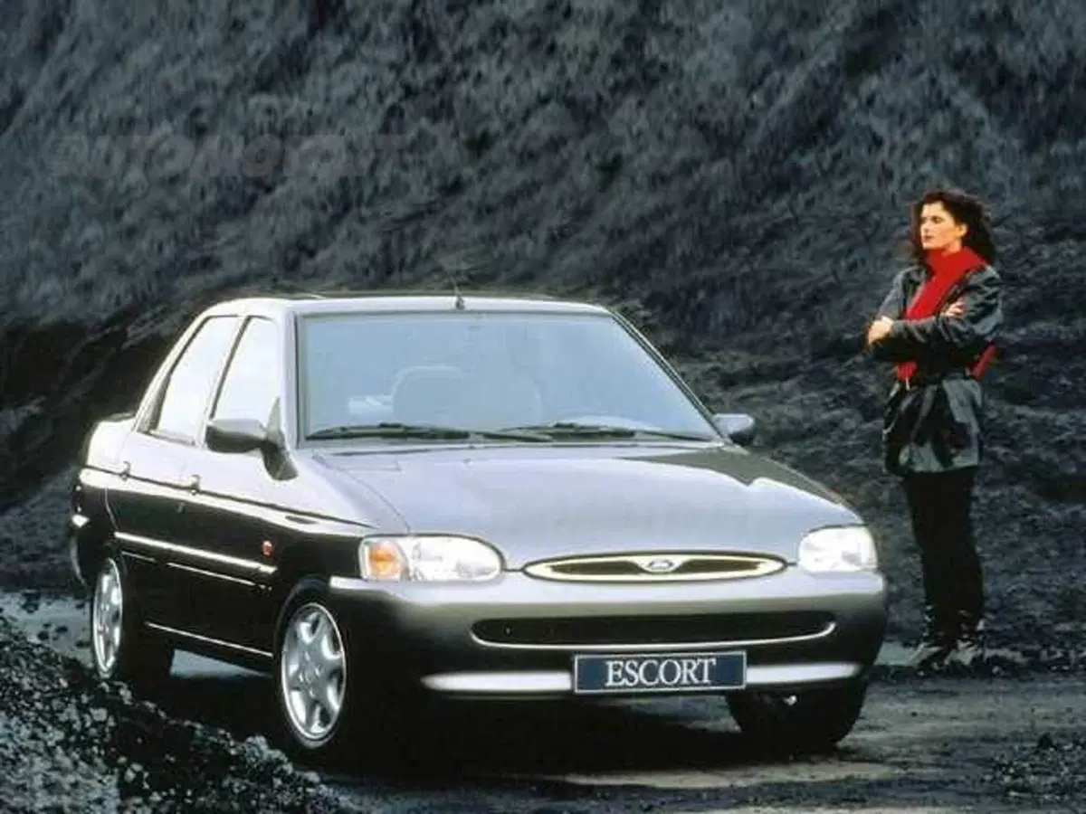 Ford Escort/Orion 1.8i 16V cat 4 porte Ghia