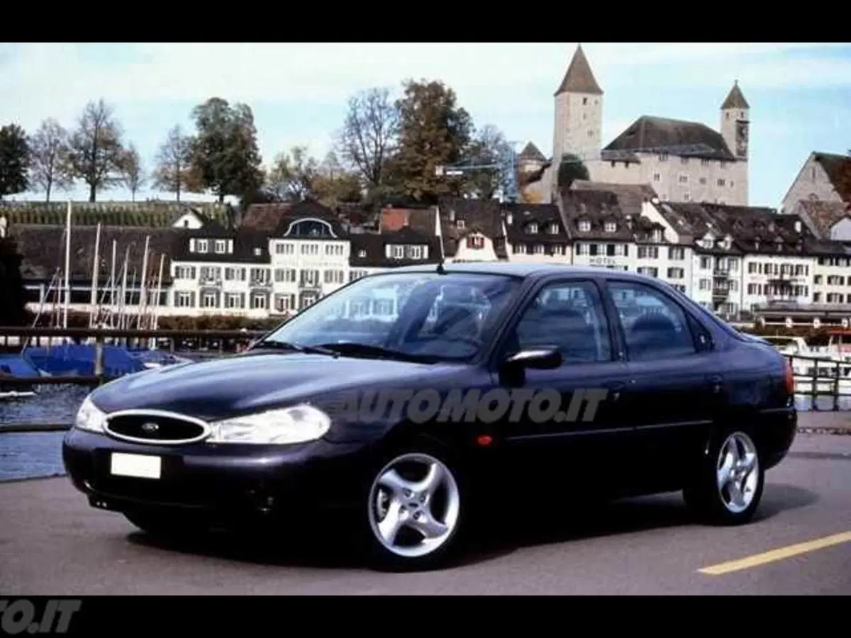 Ford Mondeo 2.0i 16V cat 4 porte Ghia