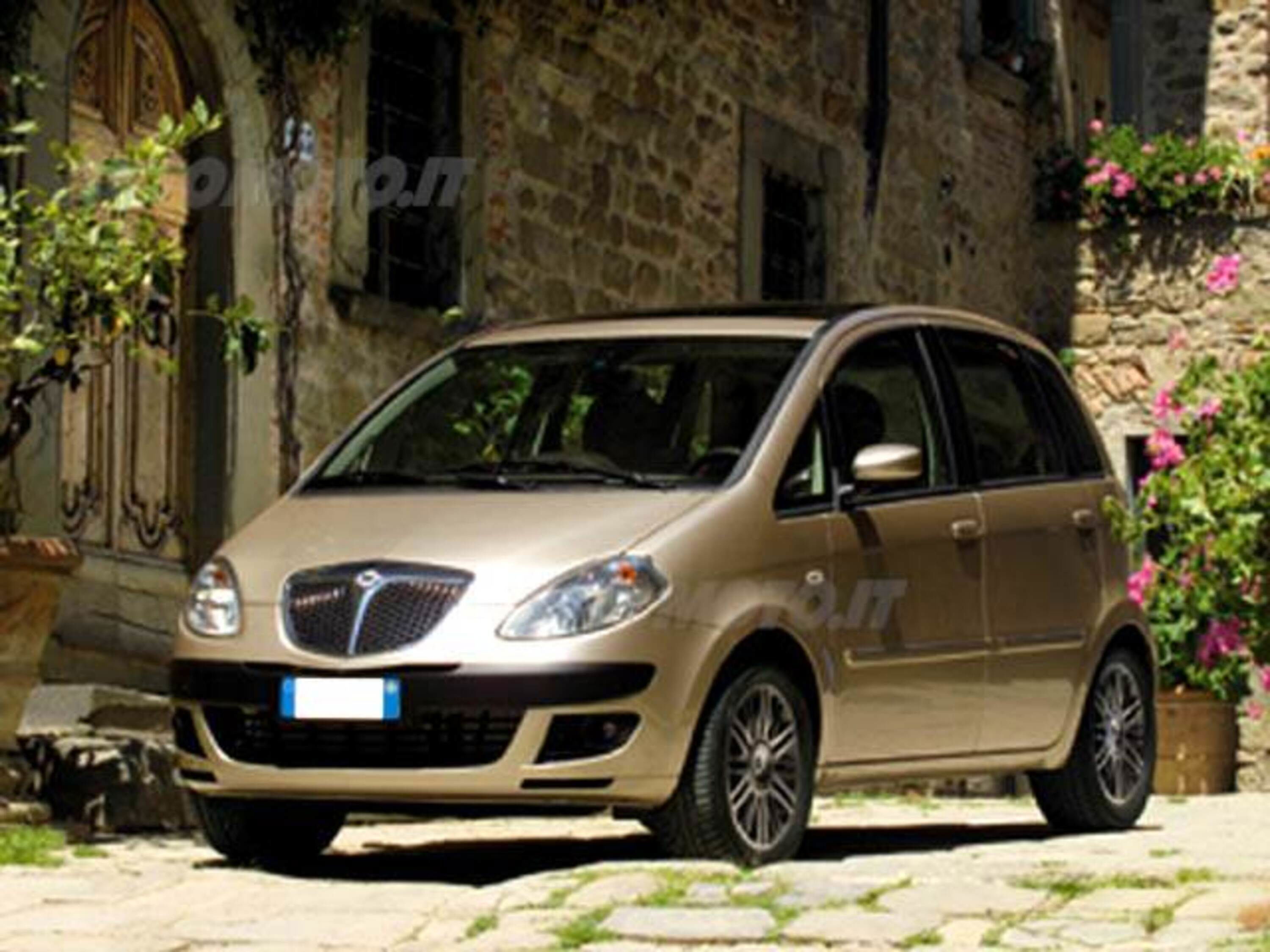 Lancia Musa 16V Platino (07/2004 - 05/2005): prezzo e scheda tecnica 