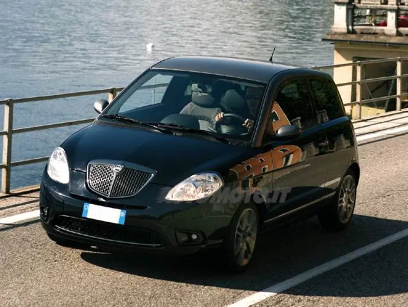 Lancia Ypsilon 1.3 MJT 105 CV Sport MomoDesign