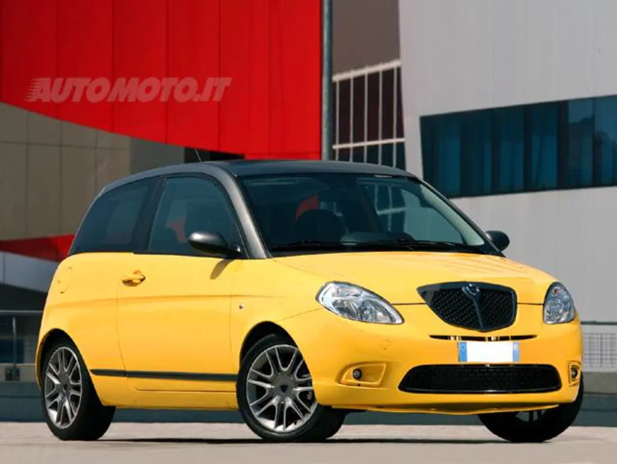 Lancia Ypsilon 1.4 16V Sport MomoDesign