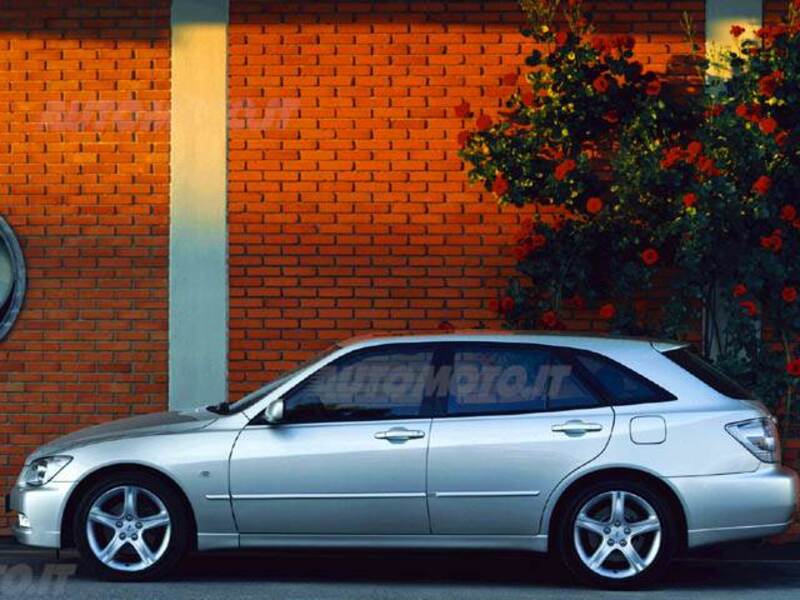 Lexus IS Station Wagon 200i 24V cat Wagon Plus