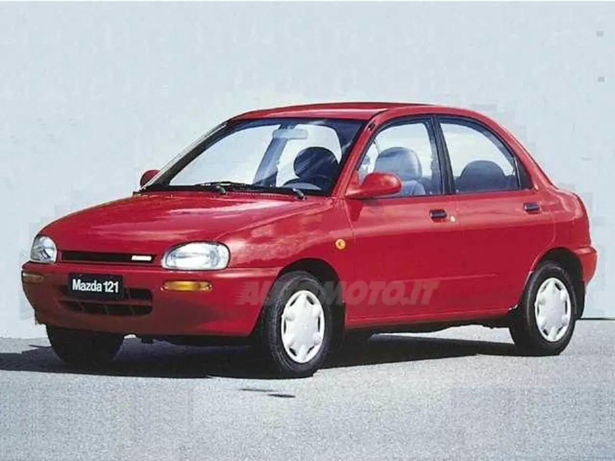 Mazda 121 Sedan 1.3i 16V cat 4 porte Cabrio Top LX
