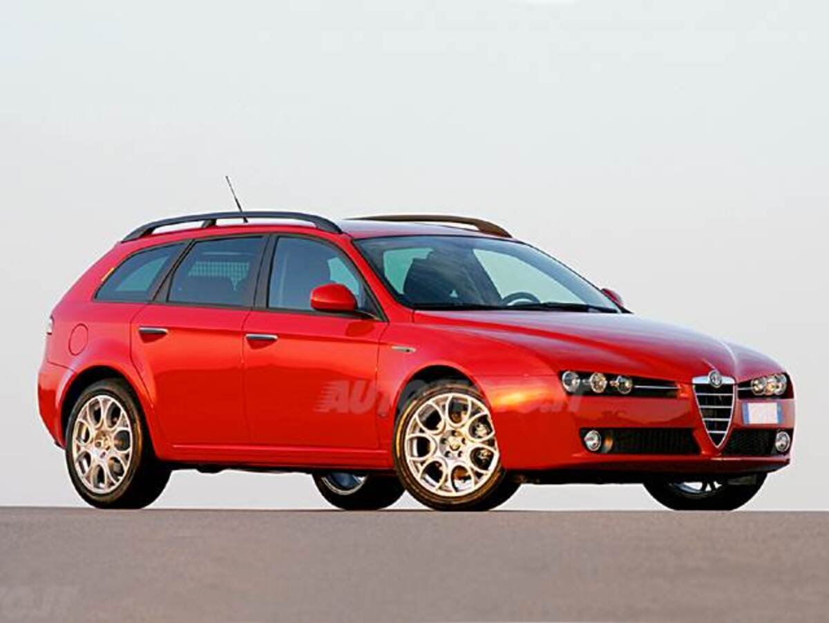 Alfa Romeo 159 SportWagon 1750 TBi Sportwagon Distinctive (03/2009 -  06/2011): prezzo e scheda tecnica 