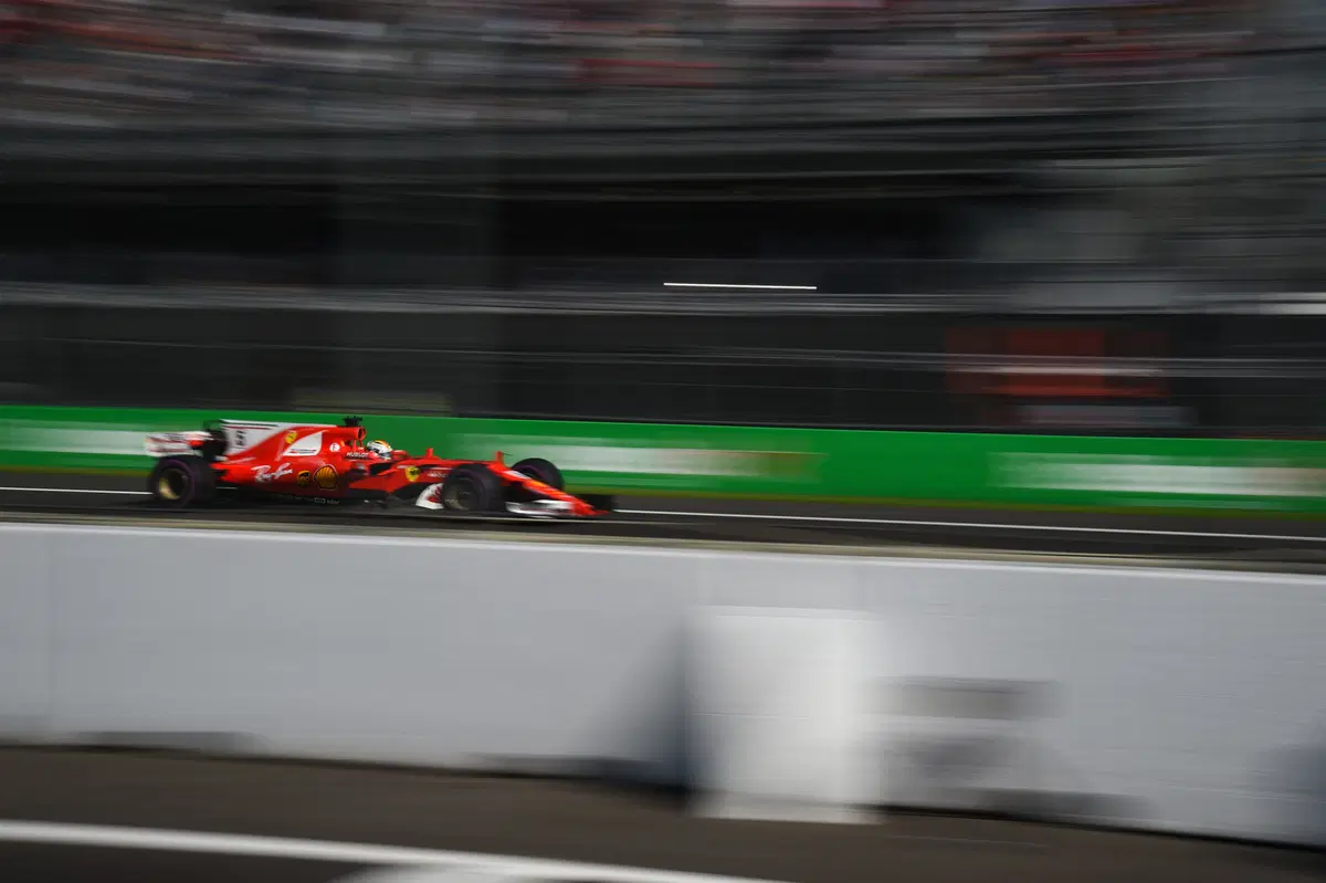 F1, GP Messico 2017: pole per Vettel (12)