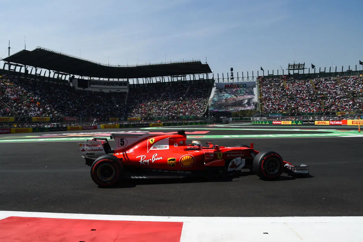 F1, GP Messico 2017: pole per Vettel (20)