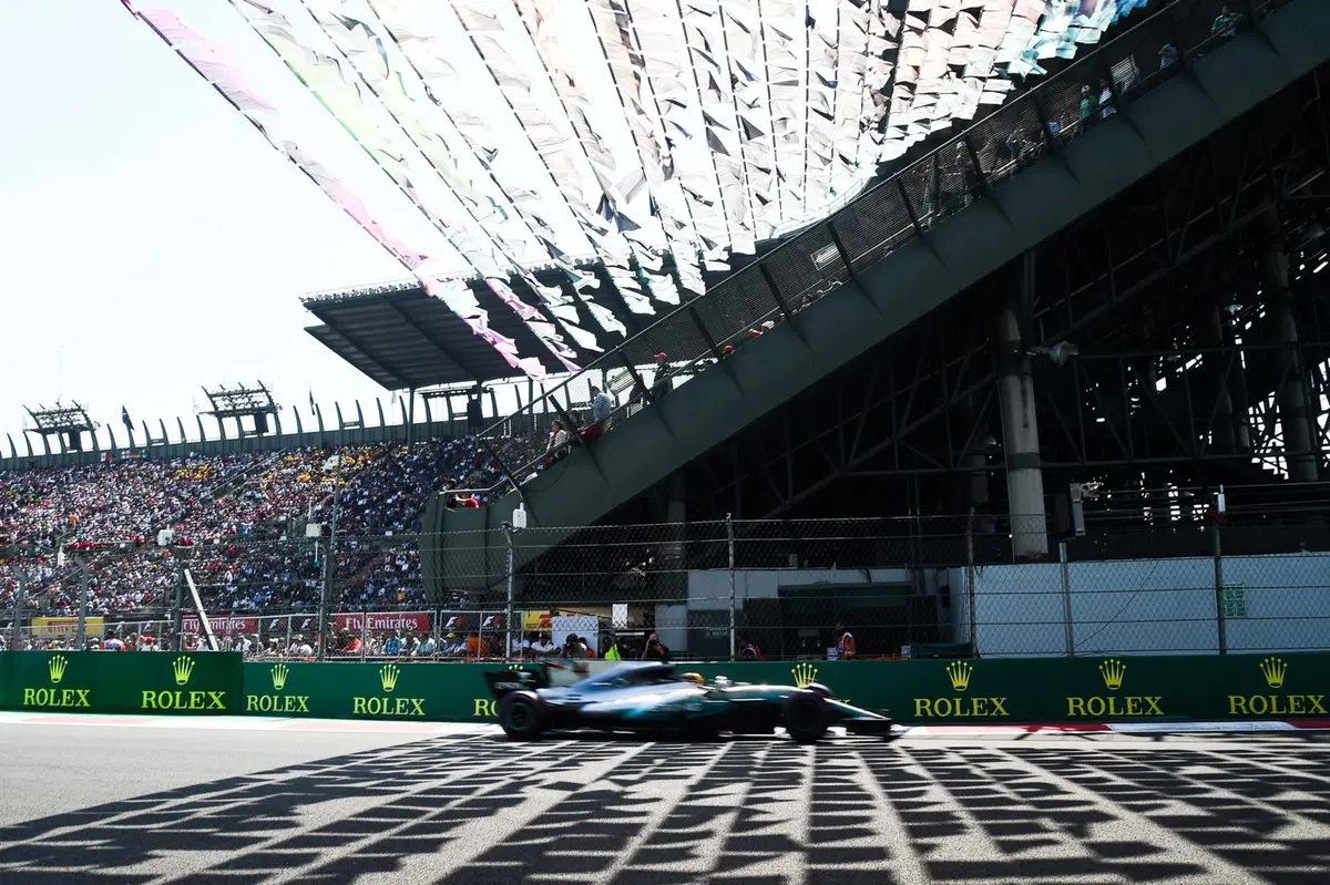 F1, GP Messico 2017: pole per Vettel (28)