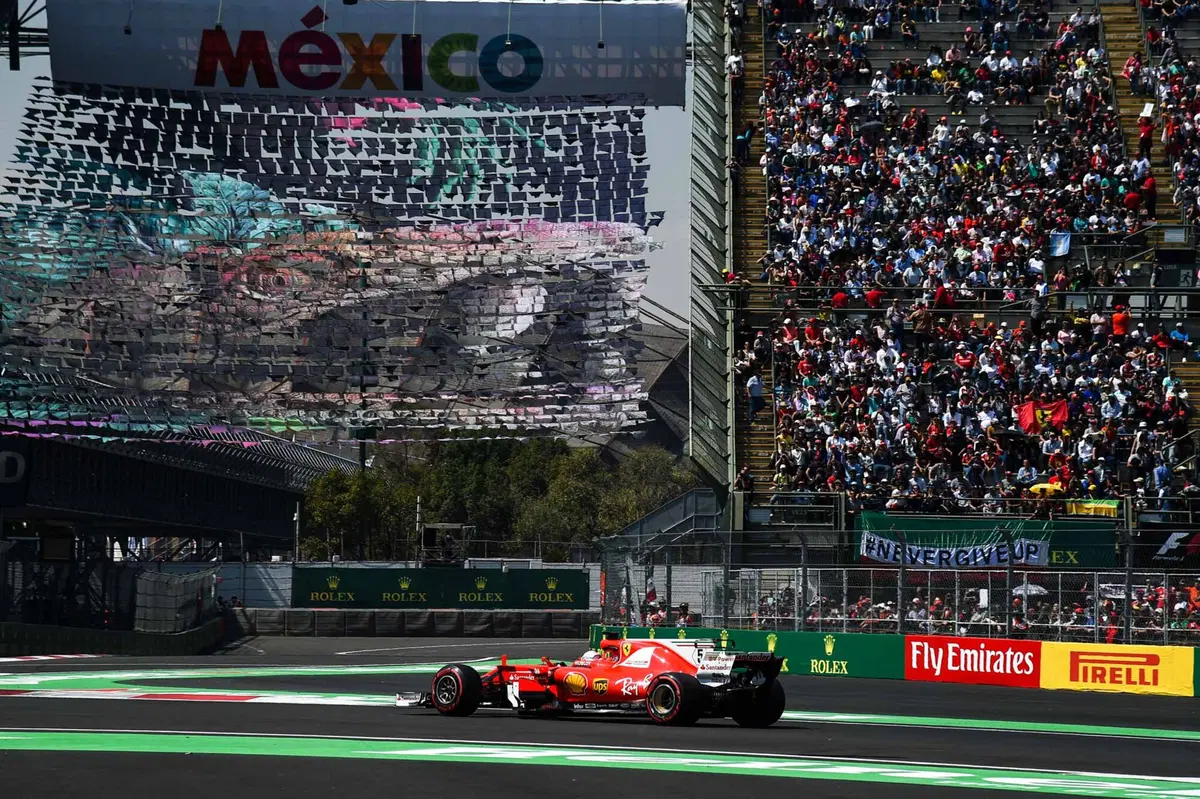 F1, GP Messico 2017: pole per Vettel (29)