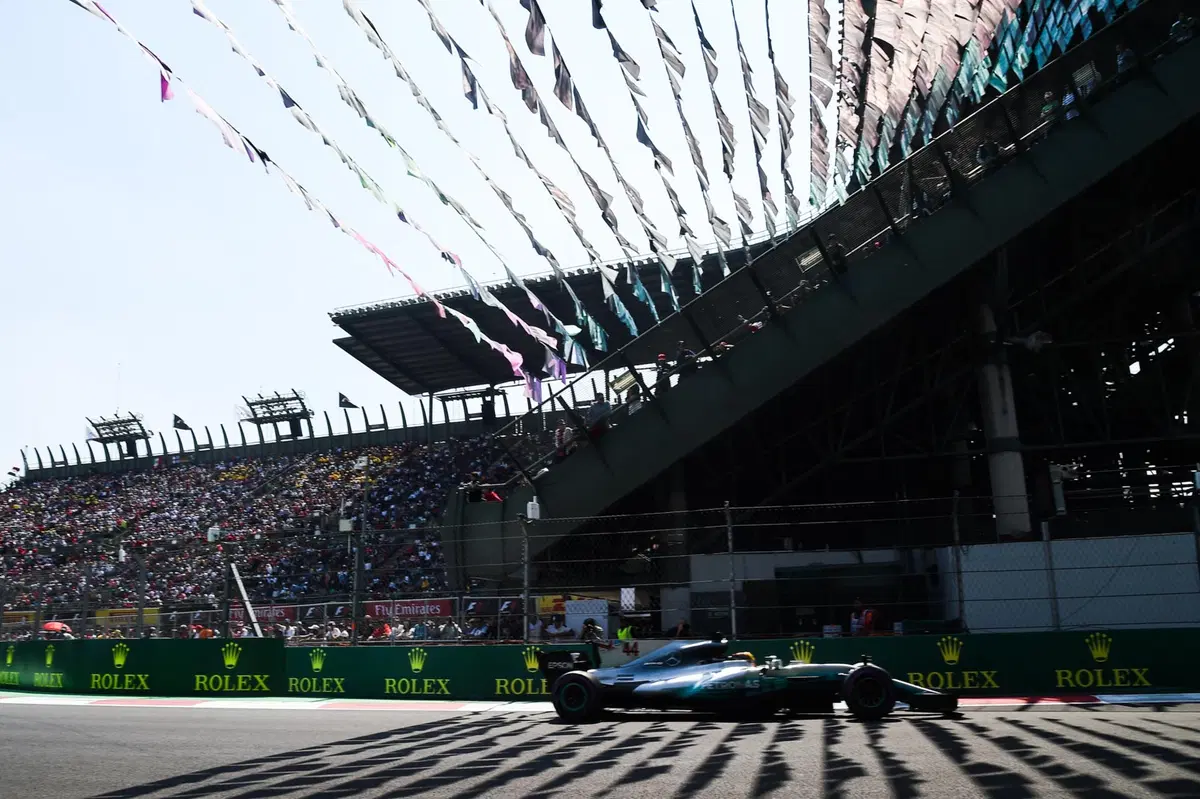 F1, GP Messico 2017: pole per Vettel (21)