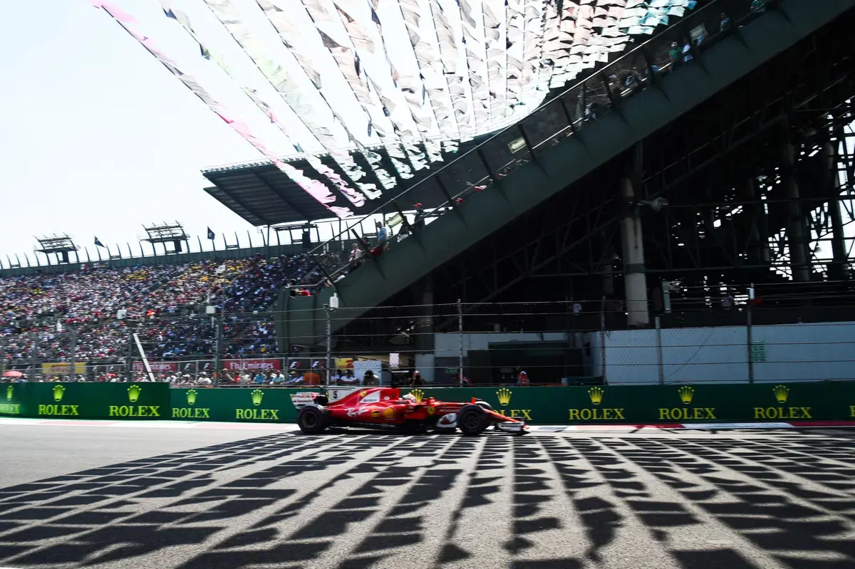 F1, GP Messico 2017: pole per Vettel (24)