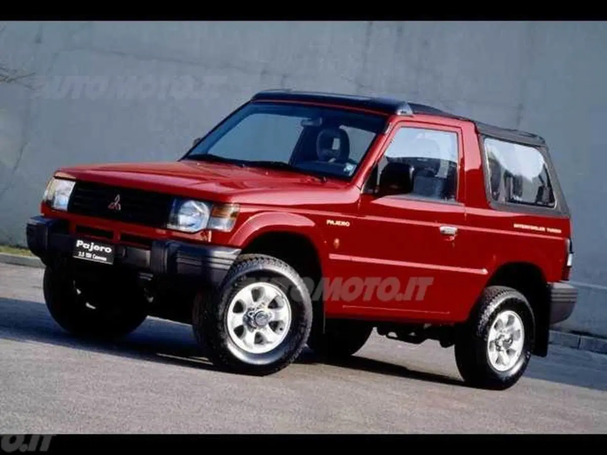 Mitsubishi Pajero 2.5 TDI Canvas-top