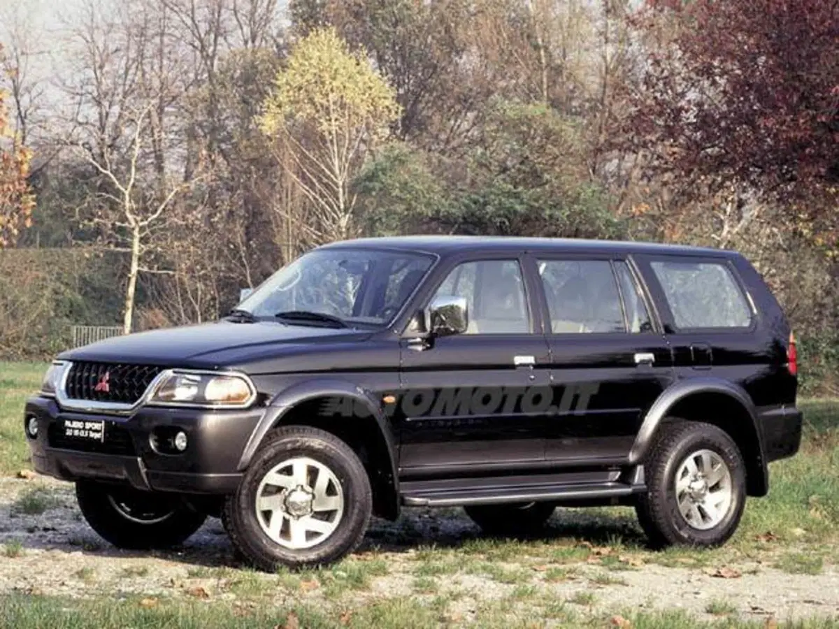Mitsubishi Pajero 3.0i V6 24V cat GLS Target