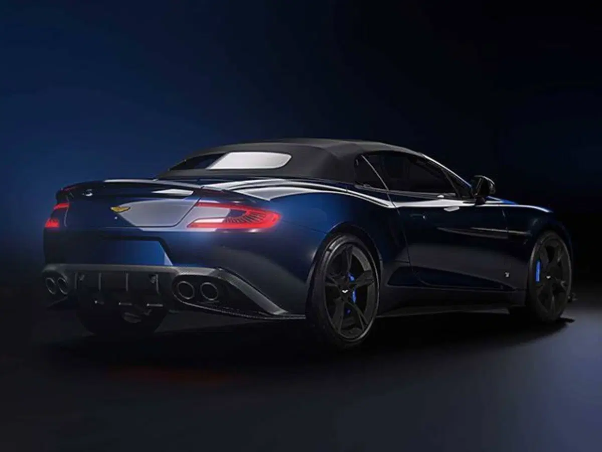 Aston Martin Vanquish S Volante, l'edizione speciale firmata da Tom Brady (8)