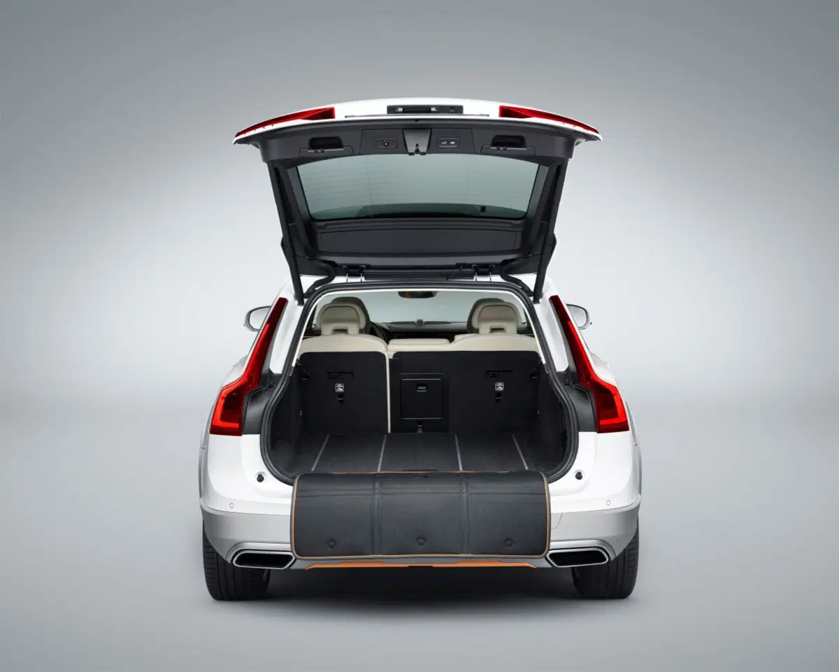Volvo V90 Cross Country Ocean Race, ritorna la classica edizione speciale (6)