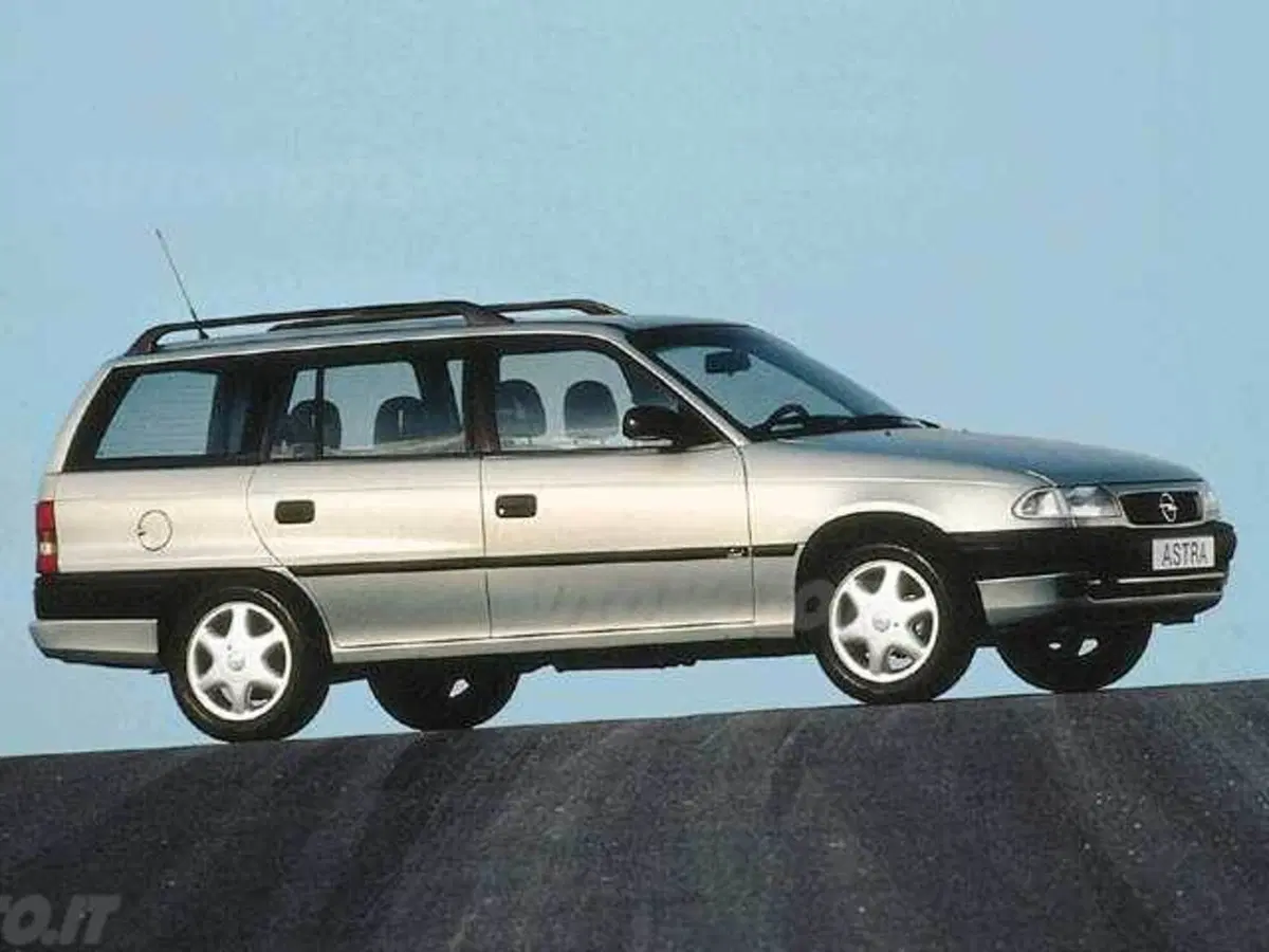 Opel Astra Station Wagon SE cat Station Wagon Club Edition