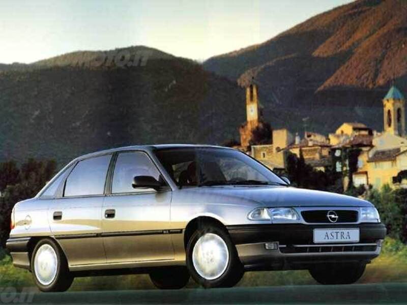 Opel Astra turbodiesel cat 4 porte GLS 