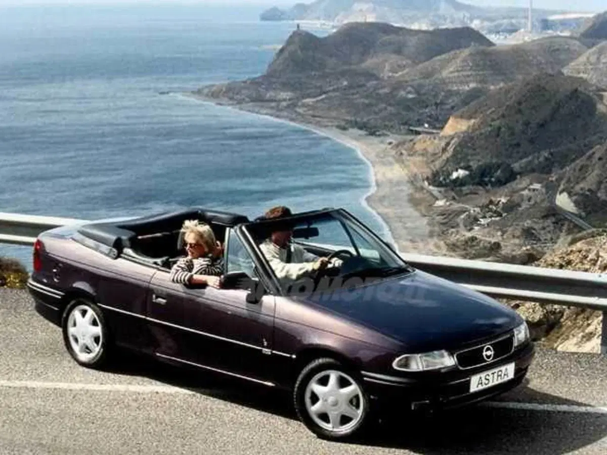 Opel Astra Cabrio 16V cat