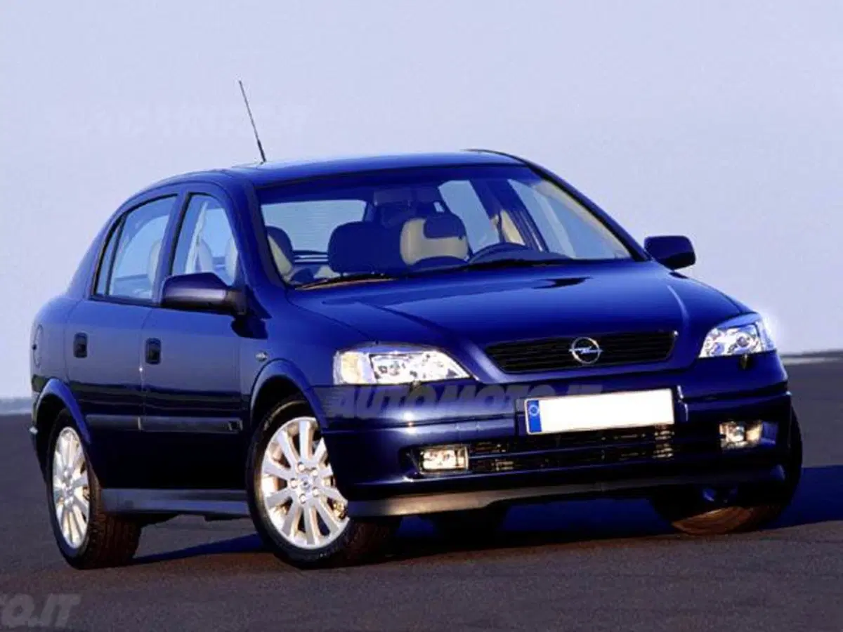 Opel Astra 1.2i 16V cat 5 porte Club