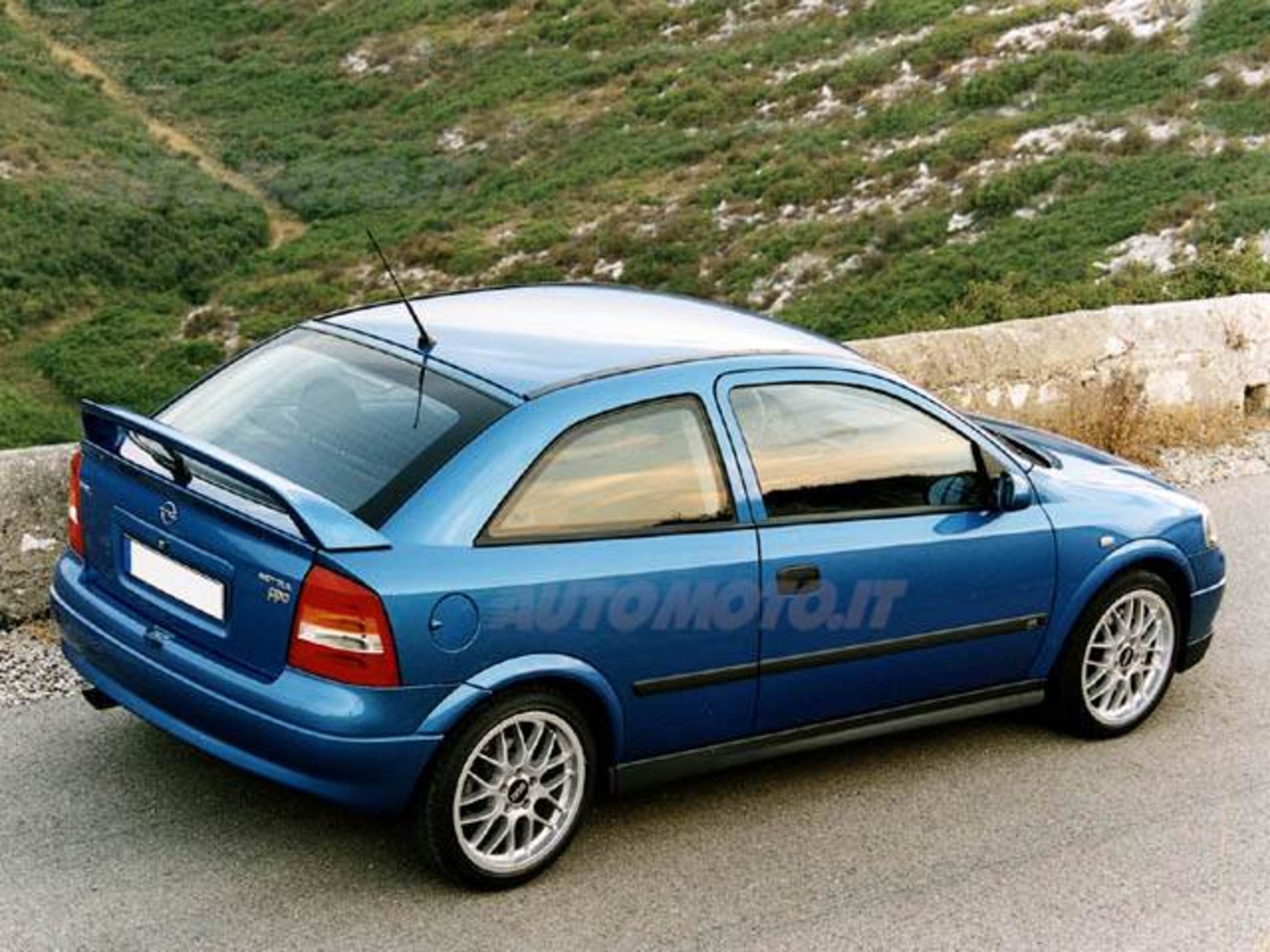 Opel Astra 2.0i 16V cat 3 porte OPC