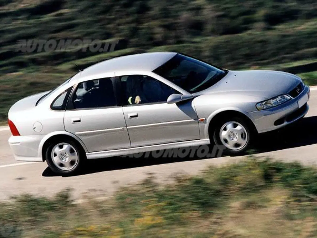 Opel Vectra 1.8i 16V cat 4 porte CD 100