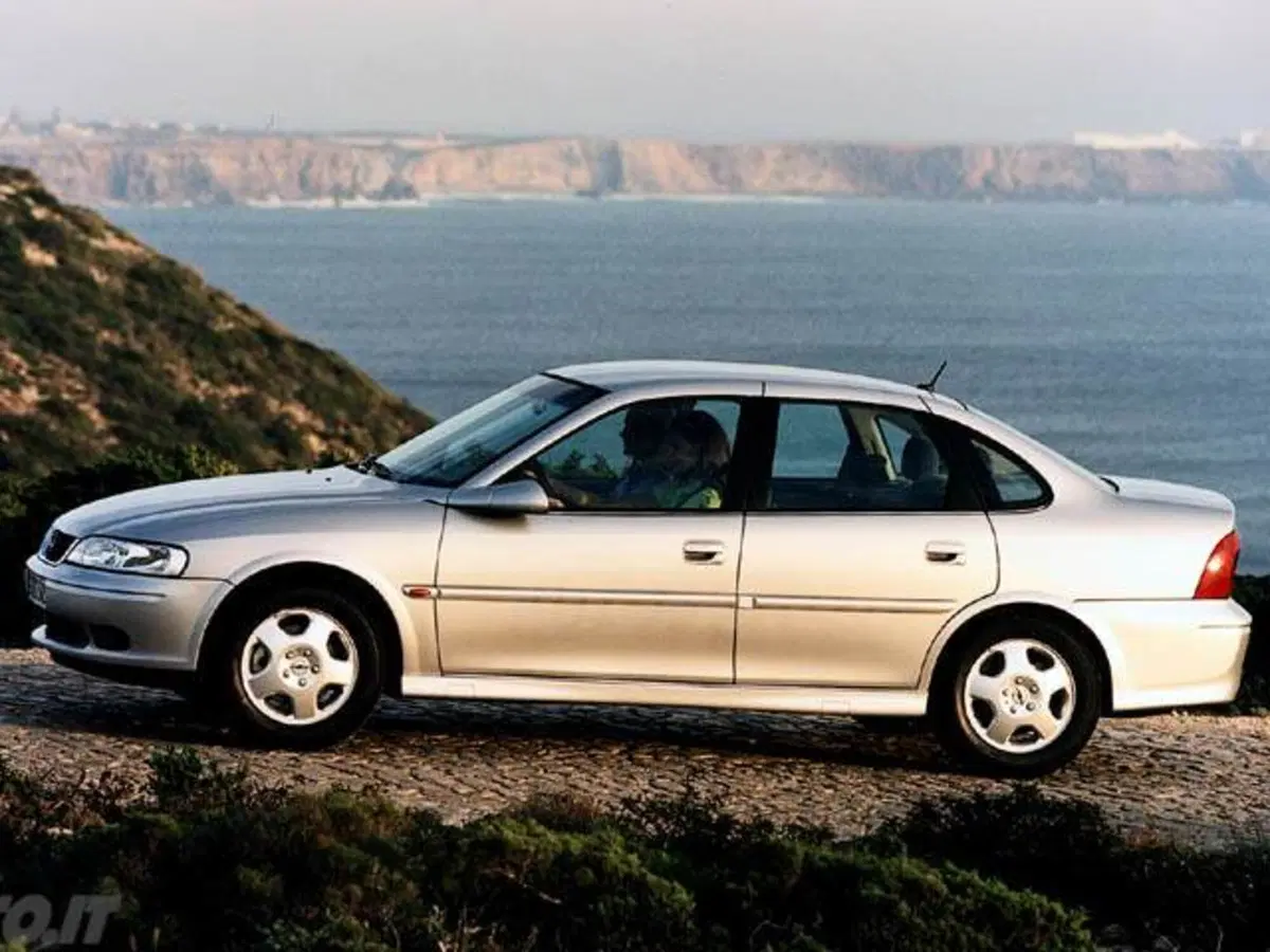 Opel Vectra 1.8i 16V cat 4 porte CD