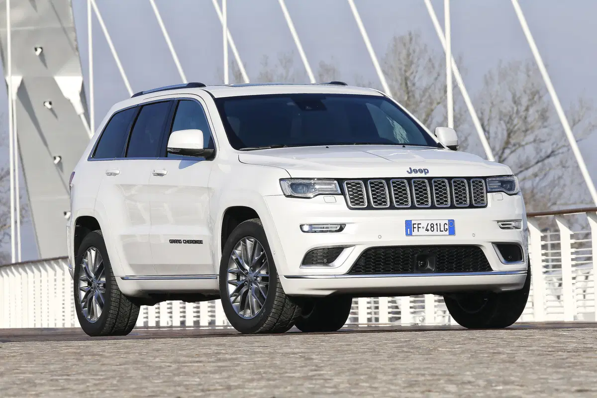 Quale comprare, Confronto: Jeep Grand Cherokee CRD Vs Porsche Cayenne Diesel (5)