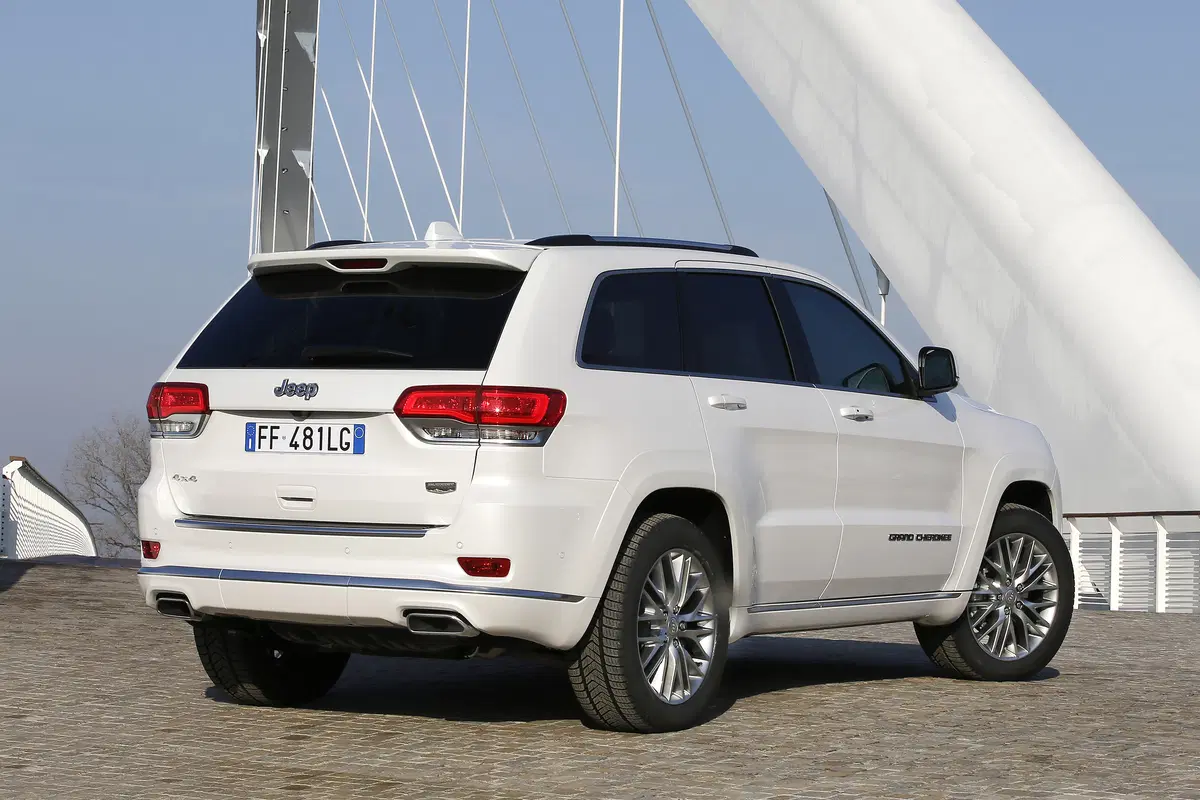 Quale comprare, Confronto: Jeep Grand Cherokee CRD Vs Porsche Cayenne Diesel (3)