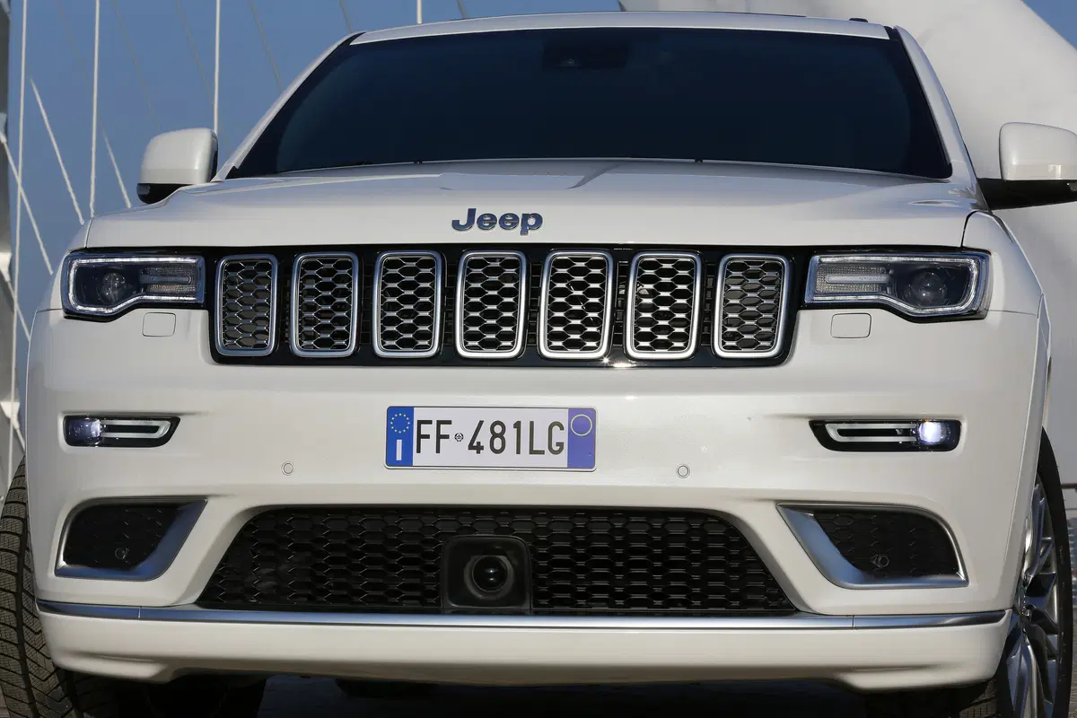 Quale comprare, Confronto: Jeep Grand Cherokee CRD Vs Porsche Cayenne Diesel (8)