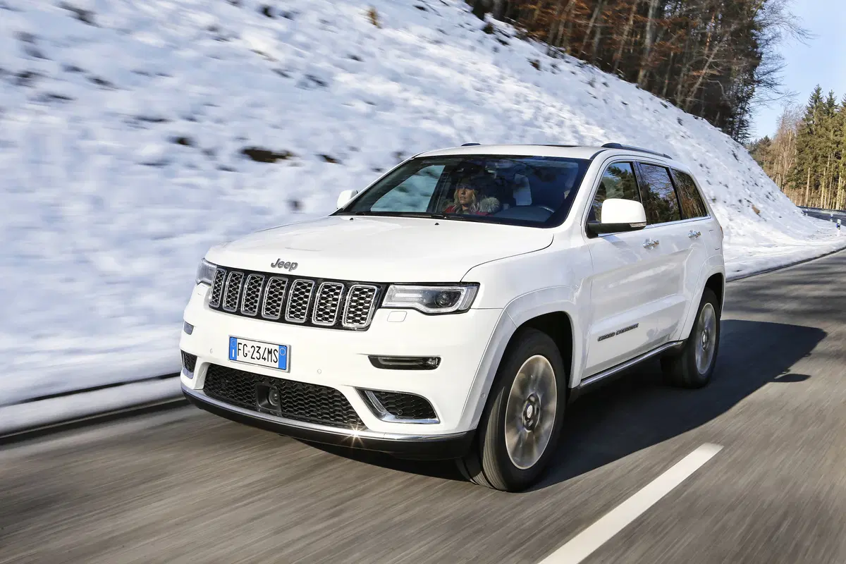 Quale comprare, Confronto: Jeep Grand Cherokee CRD Vs Porsche Cayenne Diesel (7)