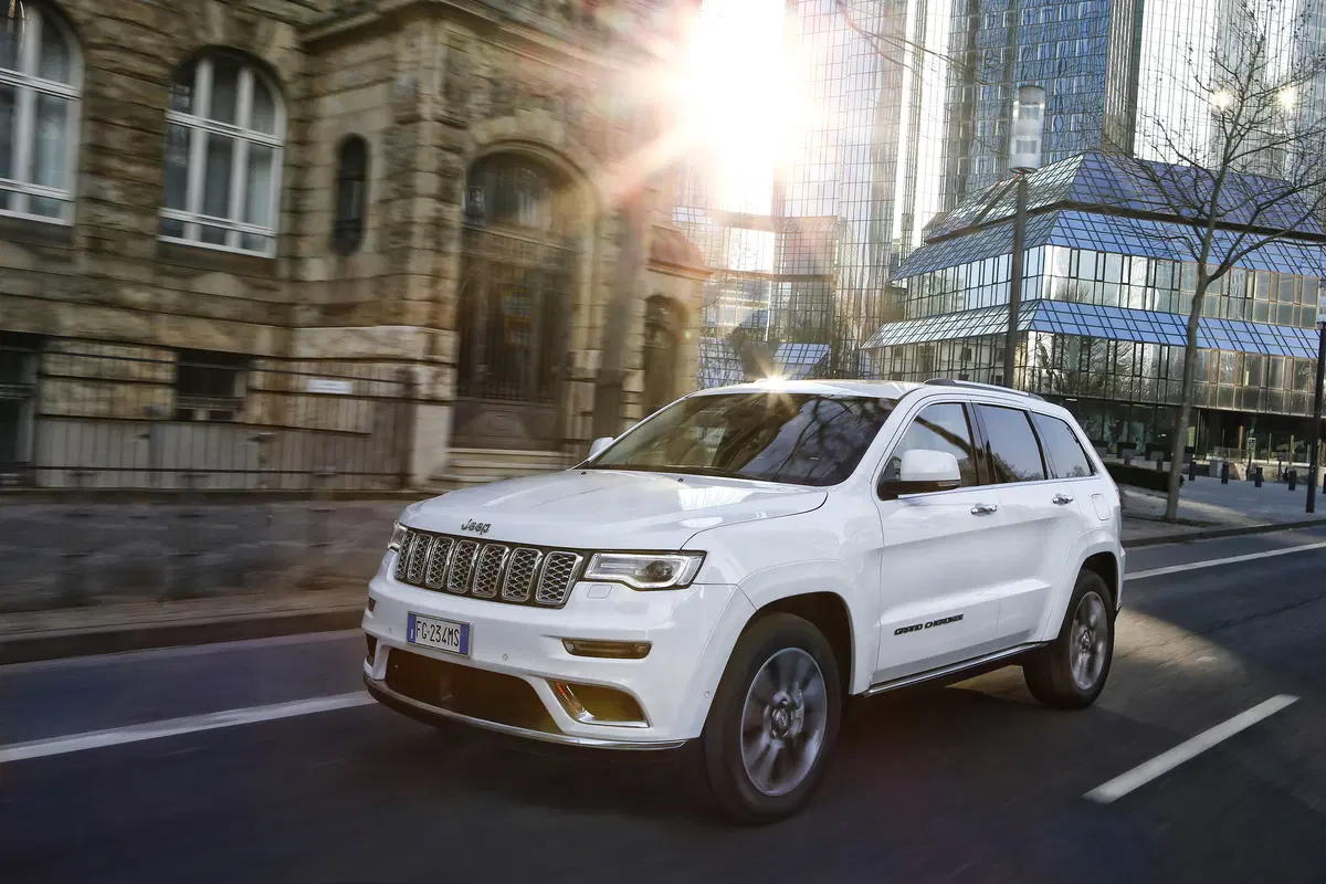 Quale comprare, Confronto: Jeep Grand Cherokee CRD Vs Porsche Cayenne Diesel (4)