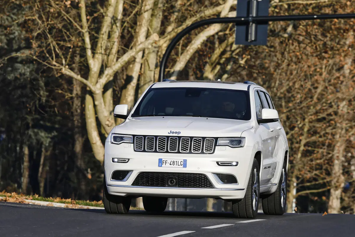 Quale comprare, Confronto: Jeep Grand Cherokee CRD Vs Porsche Cayenne Diesel (18)