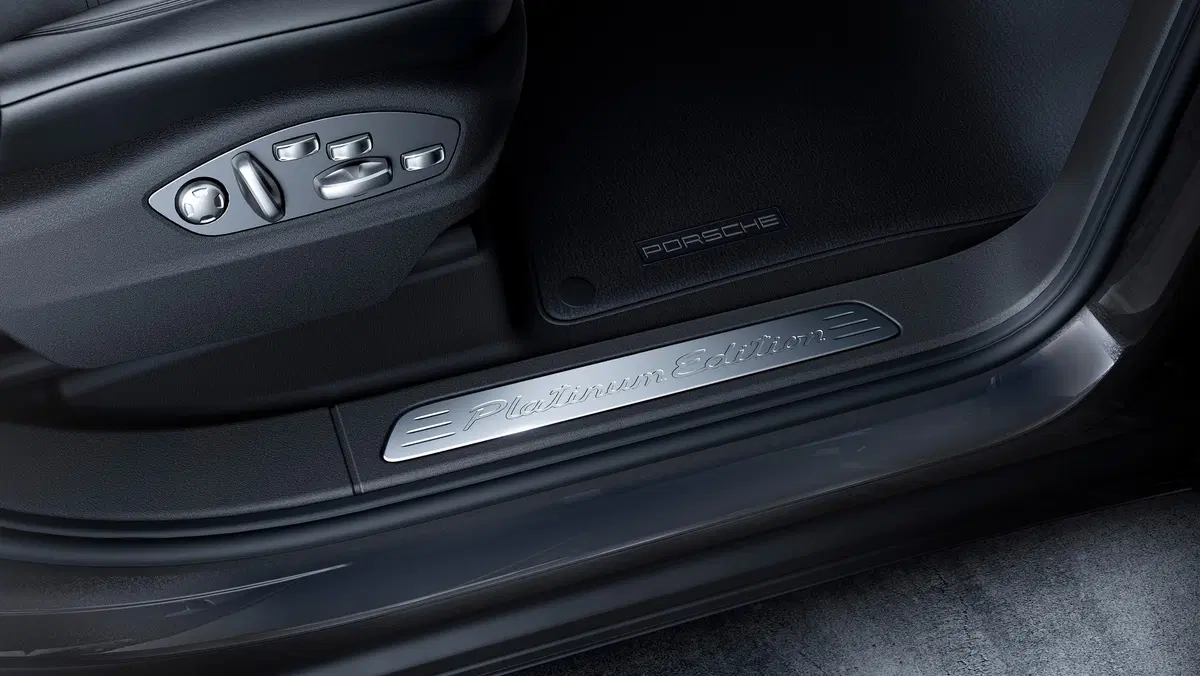 Quale comprare, Confronto: Jeep Grand Cherokee CRD Vs Porsche Cayenne Diesel (19)