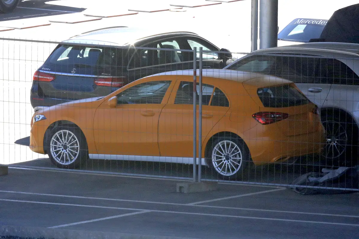 Mercedes Classe A, eccola senza veli  (6)