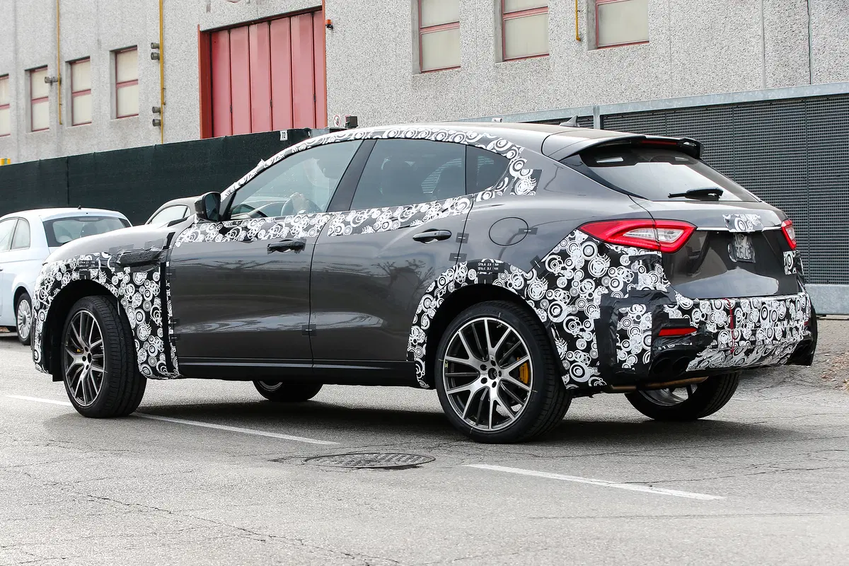 Maserati Levante, test per la versione GTS (2)