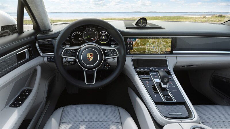 Gli interni della nuova Porsche Panamera Turbo S E-hybrid