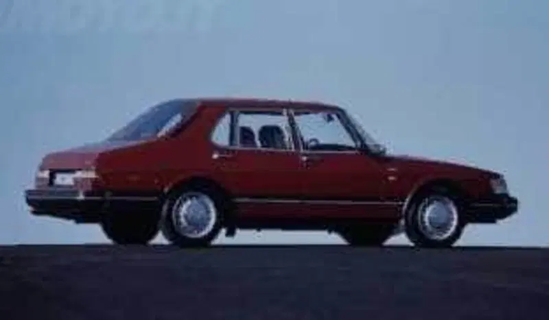 Saab 900 4 porte