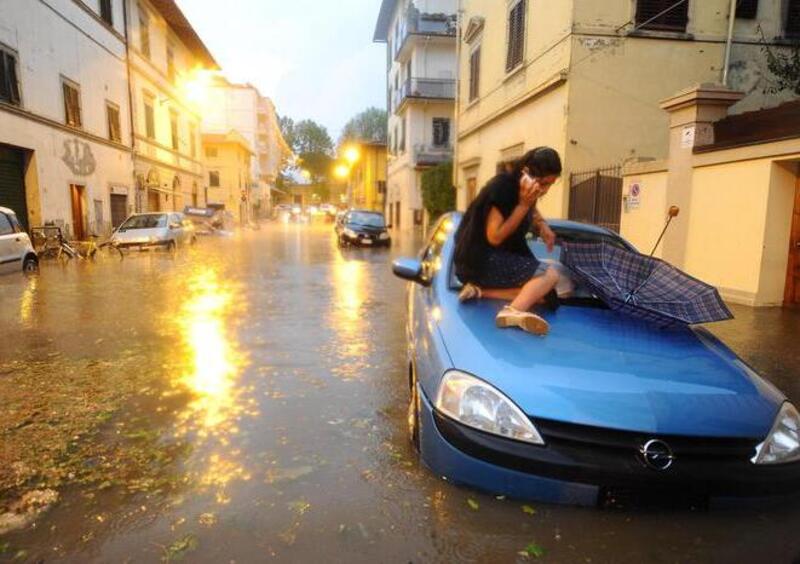 Strada allagata: come guidare in 10 regole