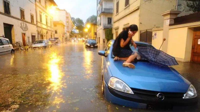 Strada allagata: come guidare in 10 regole