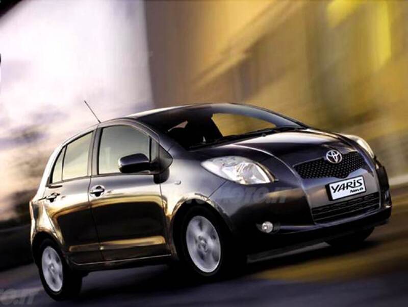 Toyota Yaris 1.0 5 porte Navi