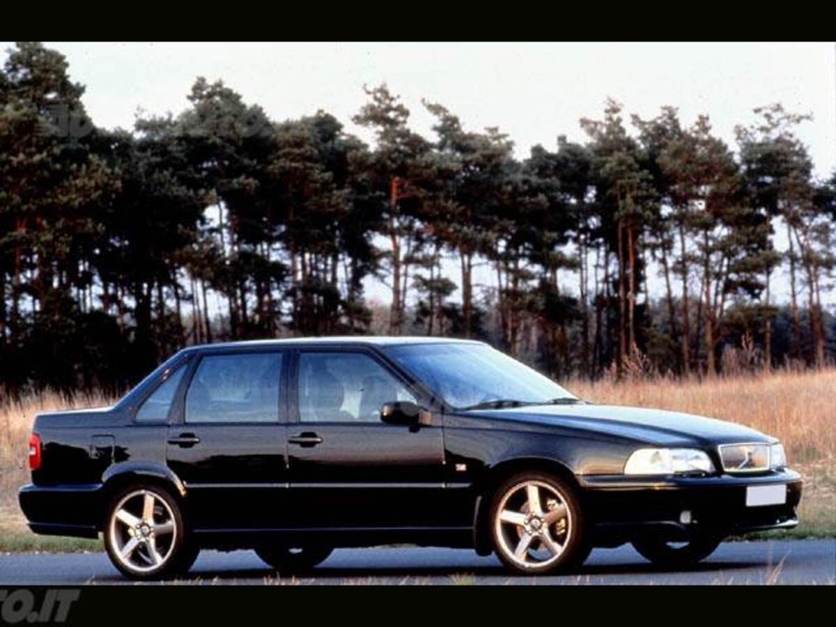 Volvo S70 2.3i turbo 20V cat R: prezzo e scheda tecnica - Automoto.it