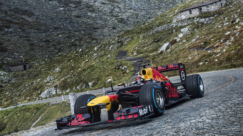 F1: S&eacute;bastien Buemi sul Gottardo con la RB8 [Video]