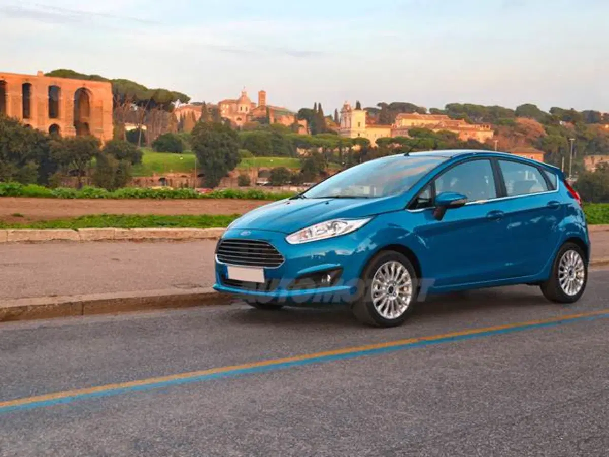Ford Fiesta 1.6 TDCi 95CV 5 porte Titanium (2)