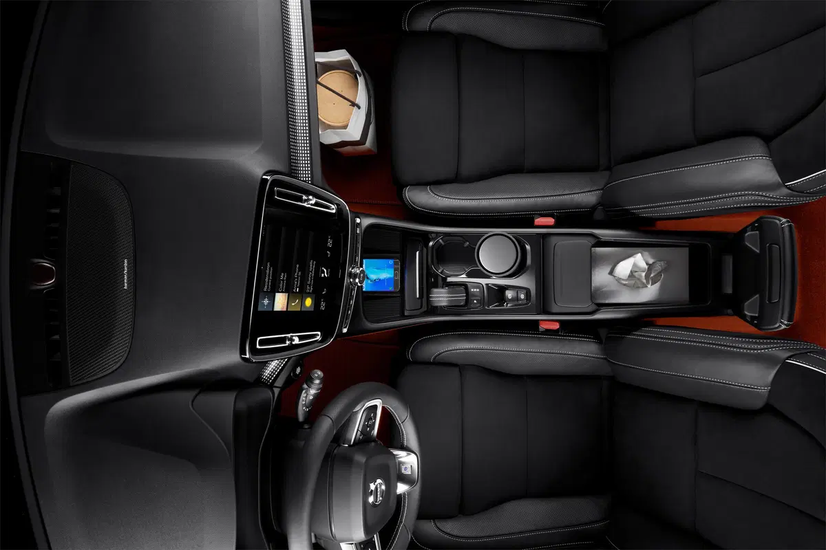 Volvo XC40 B3 automatico Essential (16)
