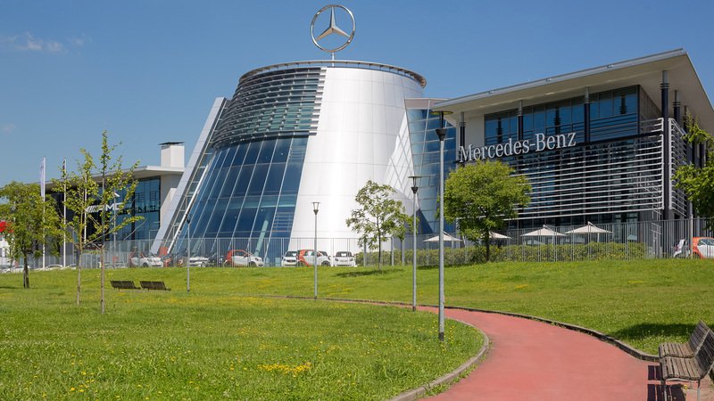 Merbag, a Milano la nuova concessionaria di Mercedes-Benz